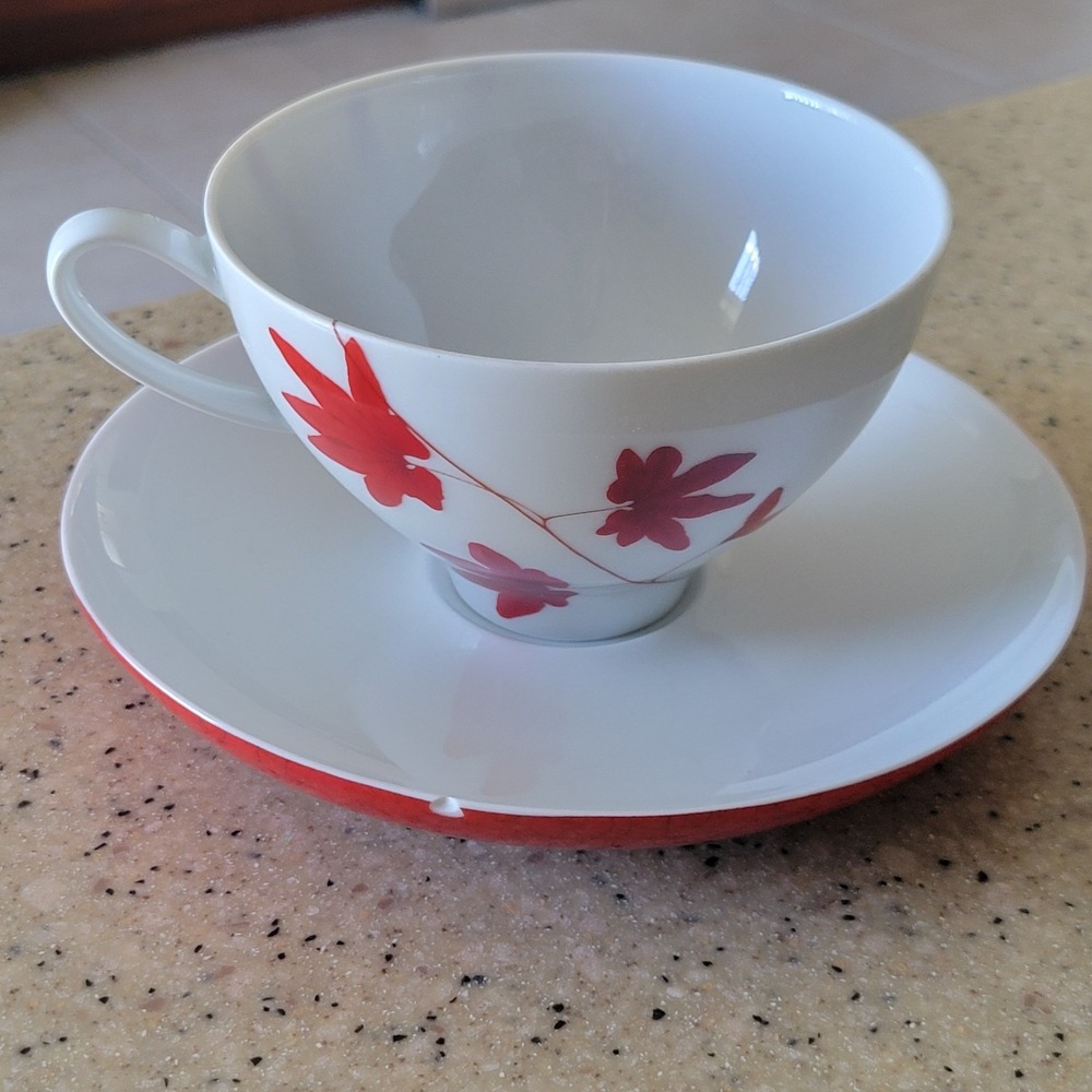 Mikasa Porcelain Pure Red Collection SL 134 10 oz Coffee Cup & Saucer Set DAMAGE